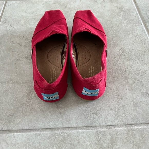 Red TOMS - Picture 3 of 5